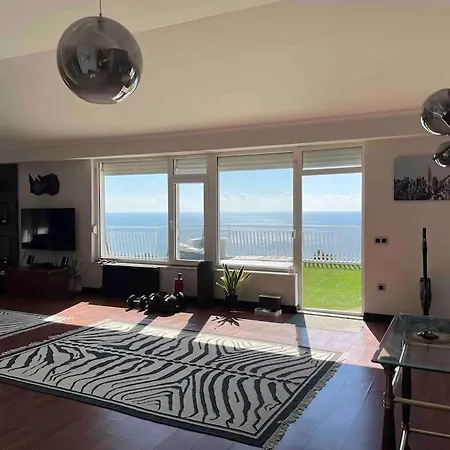 Lara Penthouse *